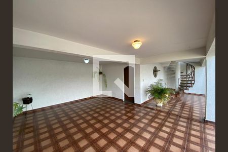 Casa à venda com 374m², 4 quartos e 7 vagas