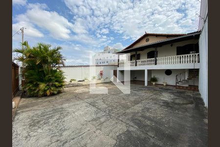 Casa à venda com 374m², 4 quartos e 7 vagas