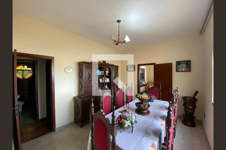 Casa à venda com 374m², 4 quartos e 7 vagas