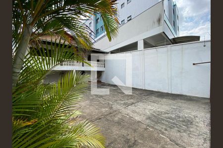 Casa à venda com 374m², 4 quartos e 7 vagas