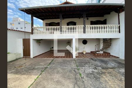 Casa à venda com 374m², 4 quartos e 7 vagas