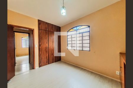 Casa à venda com 3 quartos, 190m² em Ipiranga, Belo Horizonte