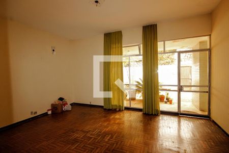 Casa para alugar com 4 quartos, 214m² em Serra, Belo Horizonte
