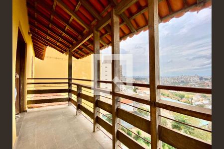 Casa à venda com 4 quartos, 302m² em Santa Lúcia, Belo Horizonte