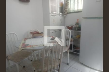 Casa à venda com 141m², 3 quartos e 3 vagas Casa à venda com 141m², 3 quartos e 3 vagasCozinha