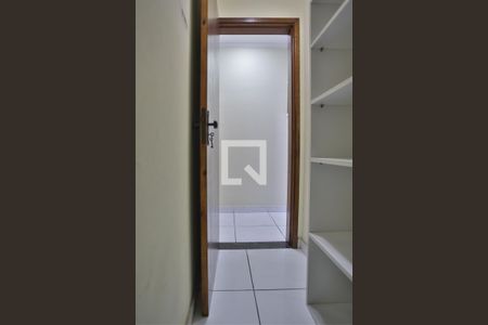 Despensa do Corredor - Térreo de casa para alugar com 3 quartos, 162m² em Marapé, Santos