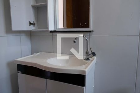 Banheiro - torneira de casa para alugar com 2 quartos, 60m² em Jardim Maua, Mauá