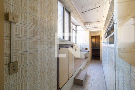 Apartamento à venda com 230m², 2 quartos e 1 vagaÁrea de Serviço