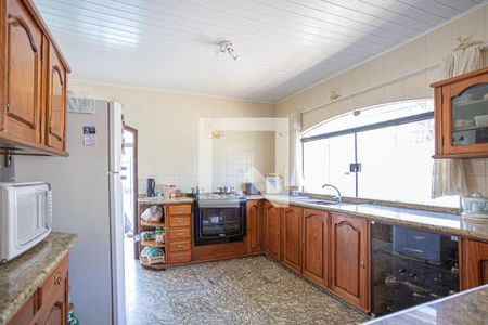 Casa à venda com 500m², 5 quartos e 8 vagasCozinha