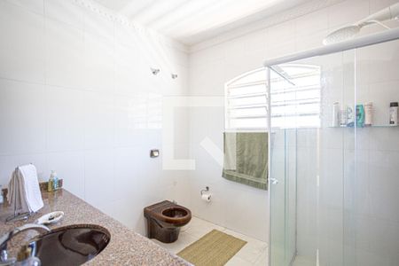 Casa à venda com 500m², 5 quartos e 8 vagasBanheiro 2