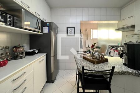Apartamento à venda com 130m², 4 quartos e 2 vagasCozinha