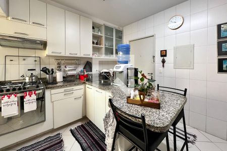 Apartamento à venda com 130m², 4 quartos e 2 vagasCozinha