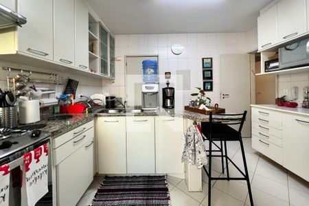 Apartamento à venda com 130m², 4 quartos e 2 vagasCozinha
