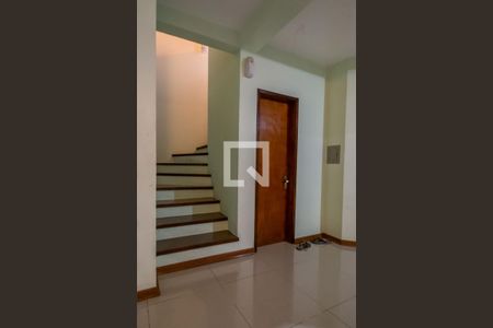 Casa à venda com 115m², 3 quartos e 3 vagasEscada