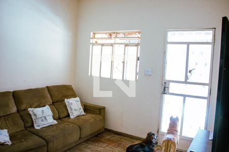 Sala de casa à venda com 3 quartos, 80m² em Califórnia, Belo Horizonte