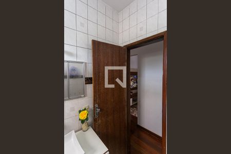 Casa de condomínio à venda com 700m², 7 quartos e 2 vagasBanheiro Social do Segundo Andar