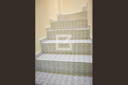 Casa para alugar com 69m², 2 quartos e 1 vagaEscada