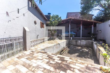 Casa à venda com 280m², 3 quartos e 5 vagas Casa à venda com 280m², 3 quartos e 5 vagasPiscina