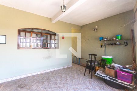 Casa à venda com 280m², 3 quartos e 5 vagas Casa à venda com 280m², 3 quartos e 5 vagasGaragem