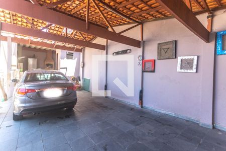 Casa à venda com 280m², 3 quartos e 5 vagas Casa à venda com 280m², 3 quartos e 5 vagasGaragem