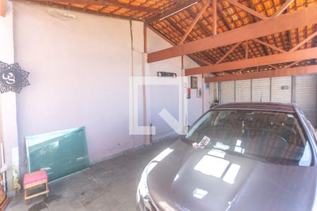 Casa à venda com 280m², 3 quartos e 5 vagas Casa à venda com 280m², 3 quartos e 5 vagasGaragem
