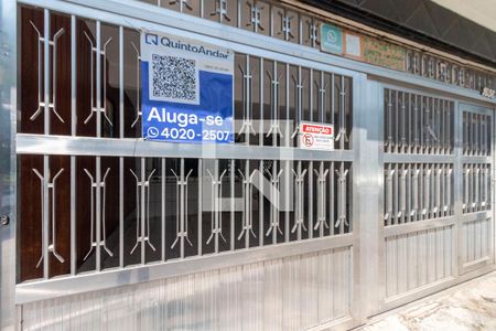 Casa à venda com 250m², 3 quartos e 1 vaga Casa à venda com 250m², 3 quartos e 1 vagaFachada