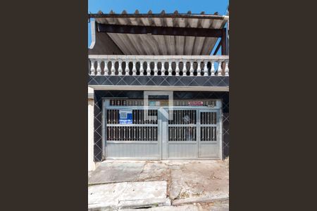 Casa à venda com 250m², 3 quartos e 1 vaga Casa à venda com 250m², 3 quartos e 1 vagaFachada