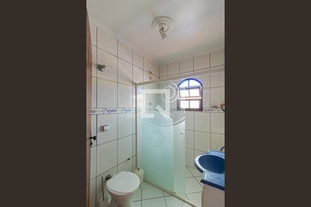 Casa para alugar com 250m², 3 quartos e 2 vagasBanheiro 1