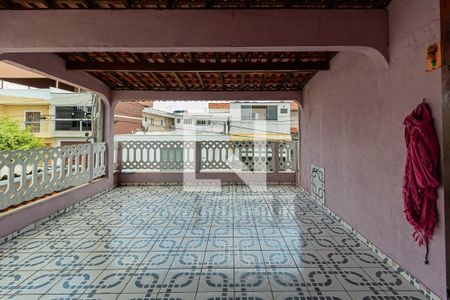 Vista da sala de estar de casa para alugar com 3 quartos, 250m² em Vila São Paulo, Ferraz de Vasconcelos