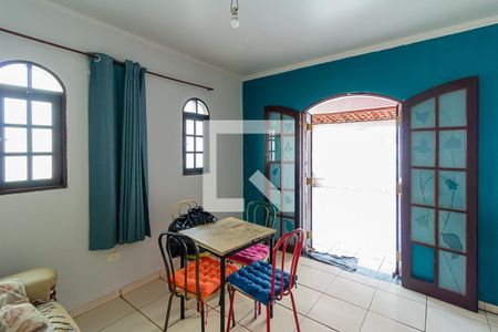 Sala de estar de casa para alugar com 3 quartos, 250m² em Vila São Paulo, Ferraz de Vasconcelos