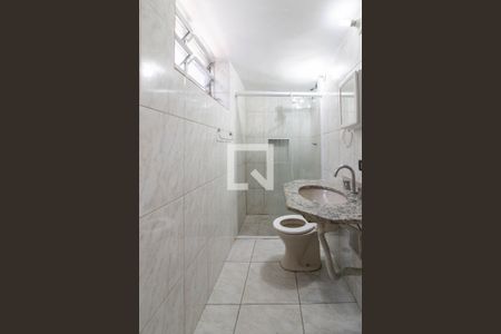 Casa para alugar com 50m², 2 quartos e 2 vagas Casa para alugar com 50m², 2 quartos e 2 vagasBanheiro