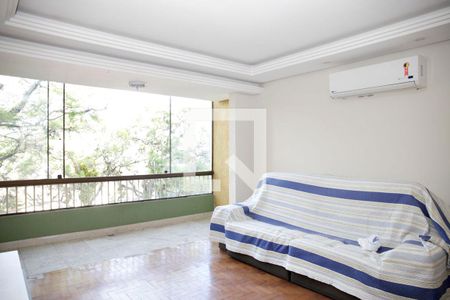 Sala de apartamento à venda com 3 quartos, 130m² em Petrópolis, Porto Alegre