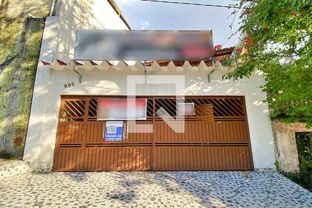 Casa à venda com 222m², 3 quartos e 2 vagas Casa à venda com 222m², 3 quartos e 2 vagasFachada