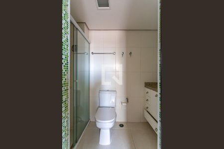 Apartamento à venda com 87m², 2 quartos e 2 vagas Apartamento à venda com 87m², 2 quartos e 2 vagasBanheiro da Suite