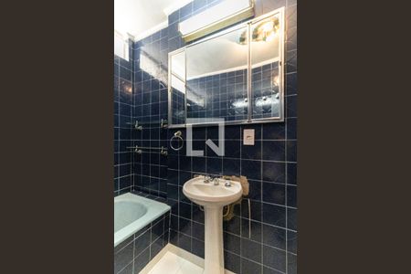 Apartamento à venda com 217m², 4 quartos e 2 vagas Apartamento à venda com 217m², 4 quartos e 2 vagasSuíte banheiro