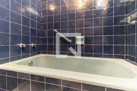 Apartamento à venda com 217m², 4 quartos e 2 vagas Apartamento à venda com 217m², 4 quartos e 2 vagasSuíte banheiro