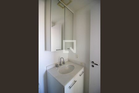 Banheiro 2 de apartamento para alugar com 2 quartos, 62m² em Vila Anastácio, São Paulo