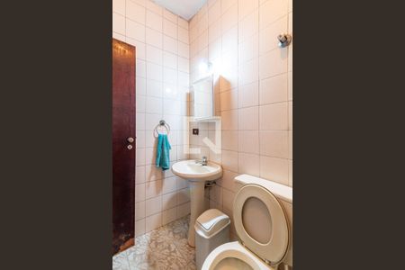 Casa à venda com 238m², 3 quartos e 4 vagas Casa à venda com 238m², 3 quartos e 4 vagasBanheiro externo