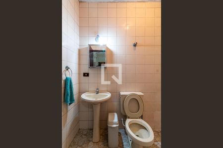 Casa à venda com 238m², 3 quartos e 4 vagas Casa à venda com 238m², 3 quartos e 4 vagasBanheiro externo