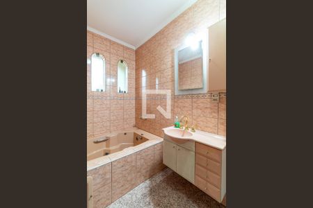 Casa à venda com 238m², 3 quartos e 4 vagas Casa à venda com 238m², 3 quartos e 4 vagasBanheiro da Suíte