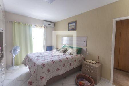 Casa à venda com 198m², 3 quartos e 2 vagasSuíte