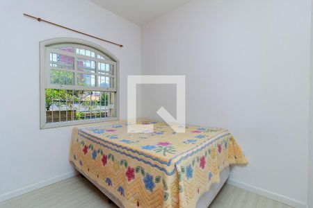 Casa à venda com 220m², 3 quartos e 3 vagas Casa à venda com 220m², 3 quartos e 3 vagasQuarto