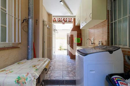 Casa à venda com 220m², 3 quartos e 3 vagas Casa à venda com 220m², 3 quartos e 3 vagasÁrea de serviço