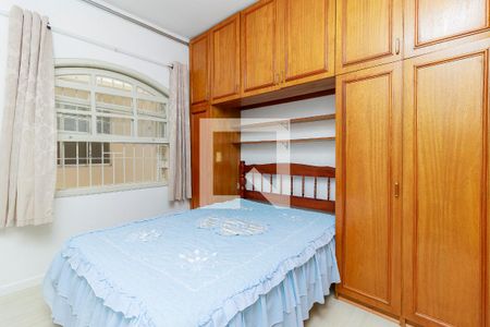 Casa à venda com 220m², 3 quartos e 3 vagas Casa à venda com 220m², 3 quartos e 3 vagasQuarto