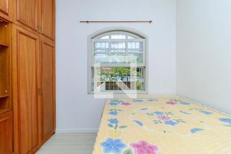 Casa à venda com 220m², 3 quartos e 3 vagas Casa à venda com 220m², 3 quartos e 3 vagasQuarto