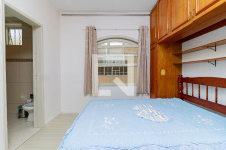 Casa à venda com 220m², 3 quartos e 3 vagas Casa à venda com 220m², 3 quartos e 3 vagasQuarto