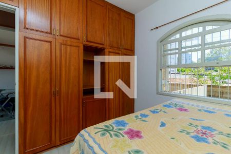 Casa à venda com 220m², 3 quartos e 3 vagas Casa à venda com 220m², 3 quartos e 3 vagasQuarto