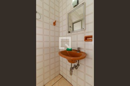 Casa à venda com 220m², 3 quartos e 3 vagas Casa à venda com 220m², 3 quartos e 3 vagasBanheiro