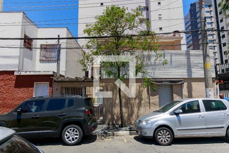 Casa à venda com 220m², 3 quartos e 3 vagas Casa à venda com 220m², 3 quartos e 3 vagasFachada