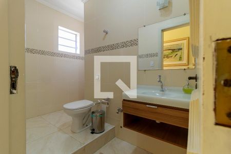 Casa à venda com 220m², 3 quartos e 3 vagas Casa à venda com 220m², 3 quartos e 3 vagasBanheiro